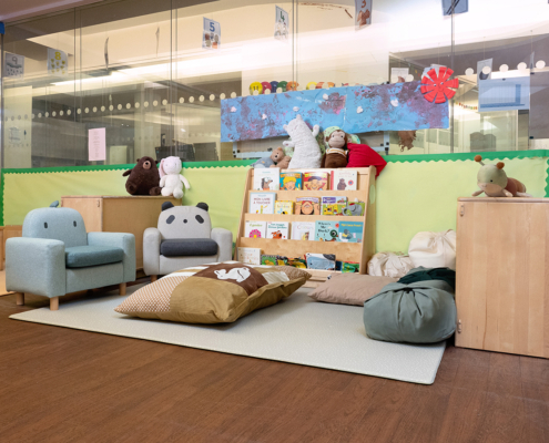 Les Petites Etoiles Bilingual Montessori - Bunnies room - Reading corner