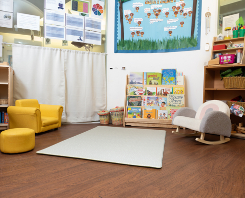 Les Petites Etoiles Bilingual Montessori - Lions room - Reading corner